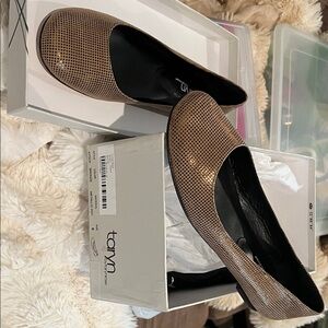 Taryn Rose Women's Brown Perforated Flats